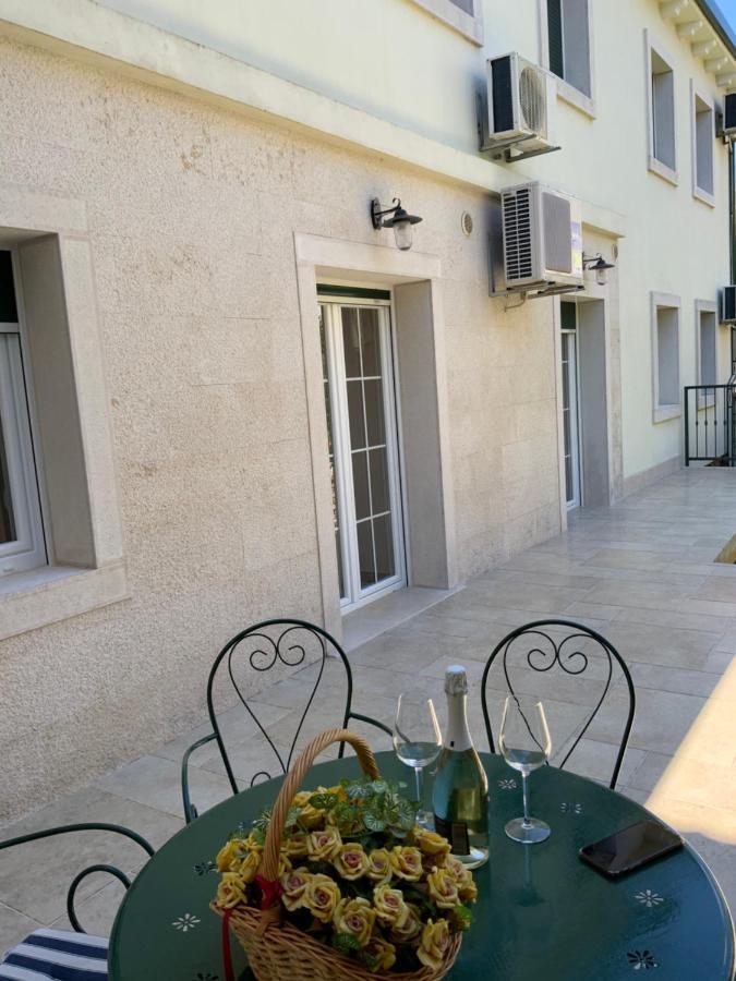 Apartment Provance Pula Exterior photo